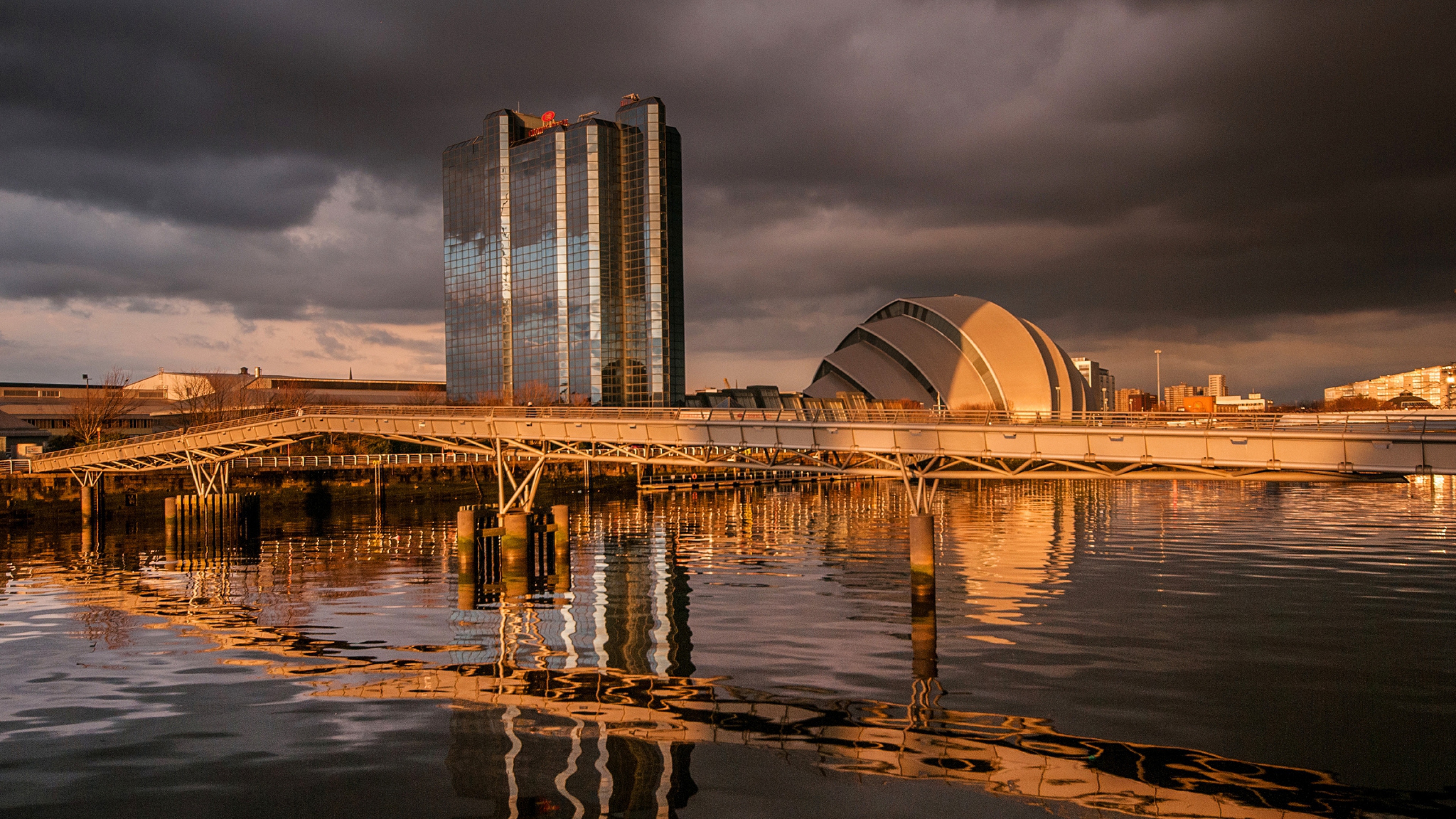 airport transfers Helensburgh